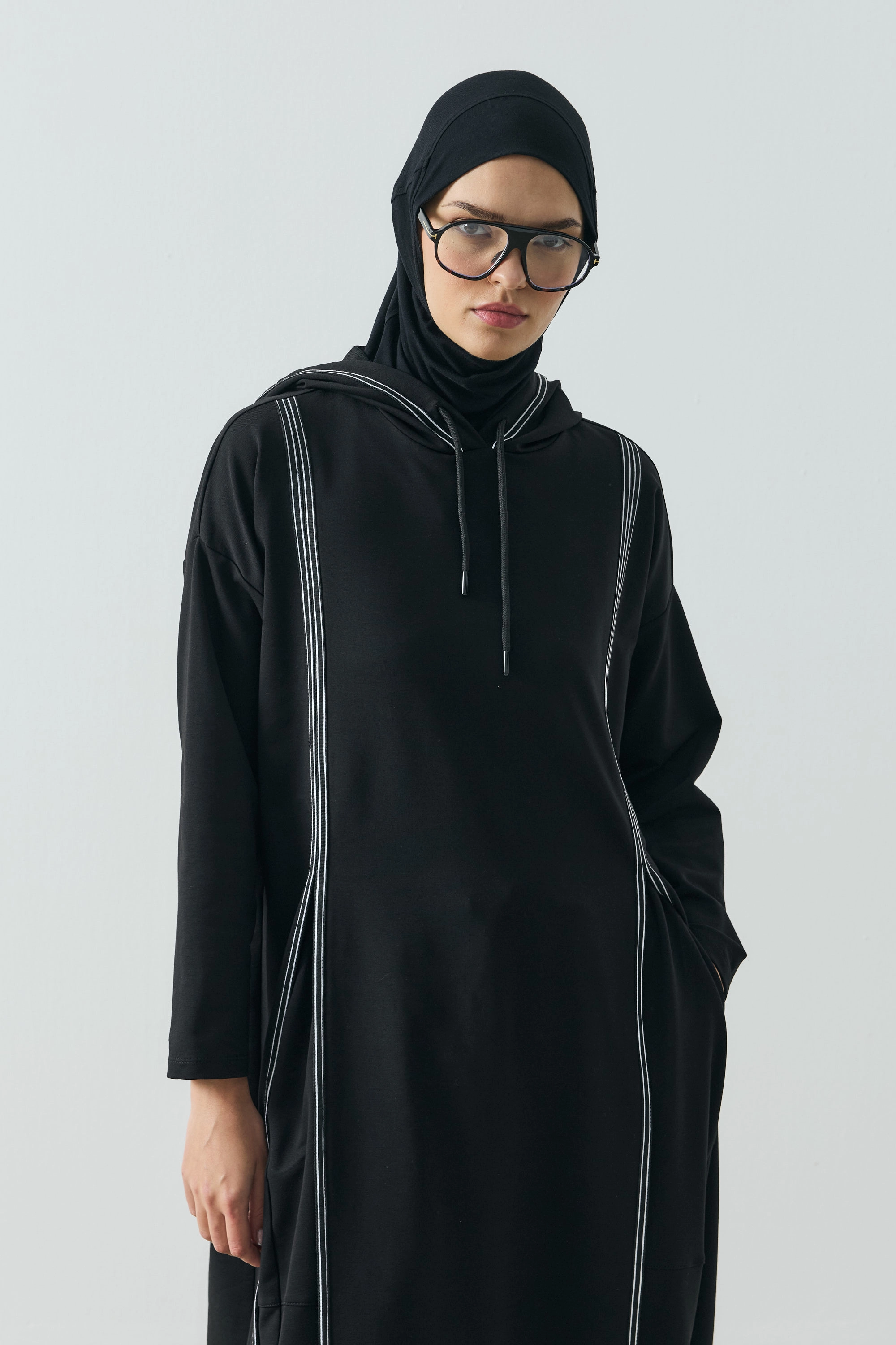 Qanu Colette Yırtmaçlı Sweatshirt Siyah