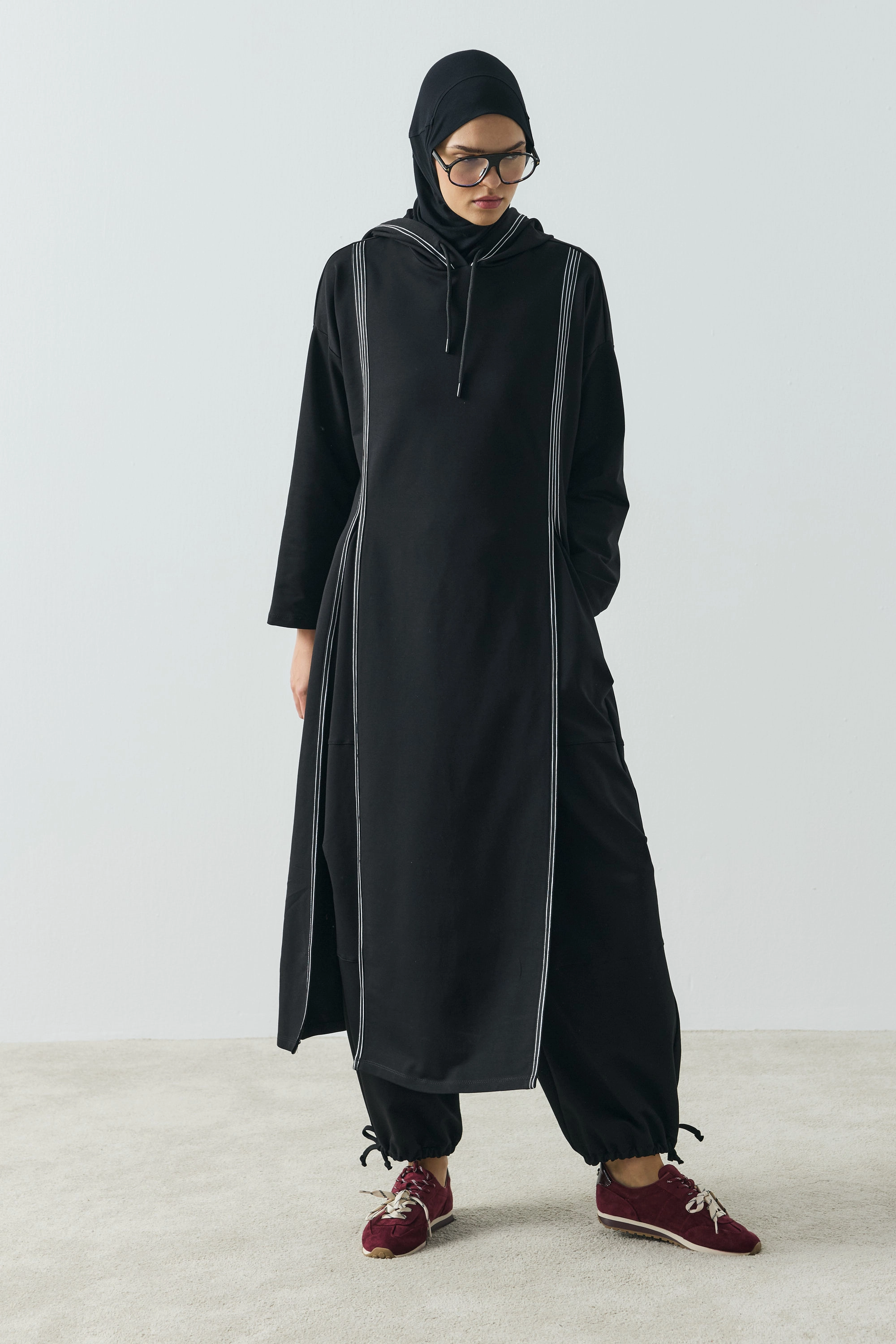 Qanu Colette Yırtmaçlı Sweatshirt Siyah