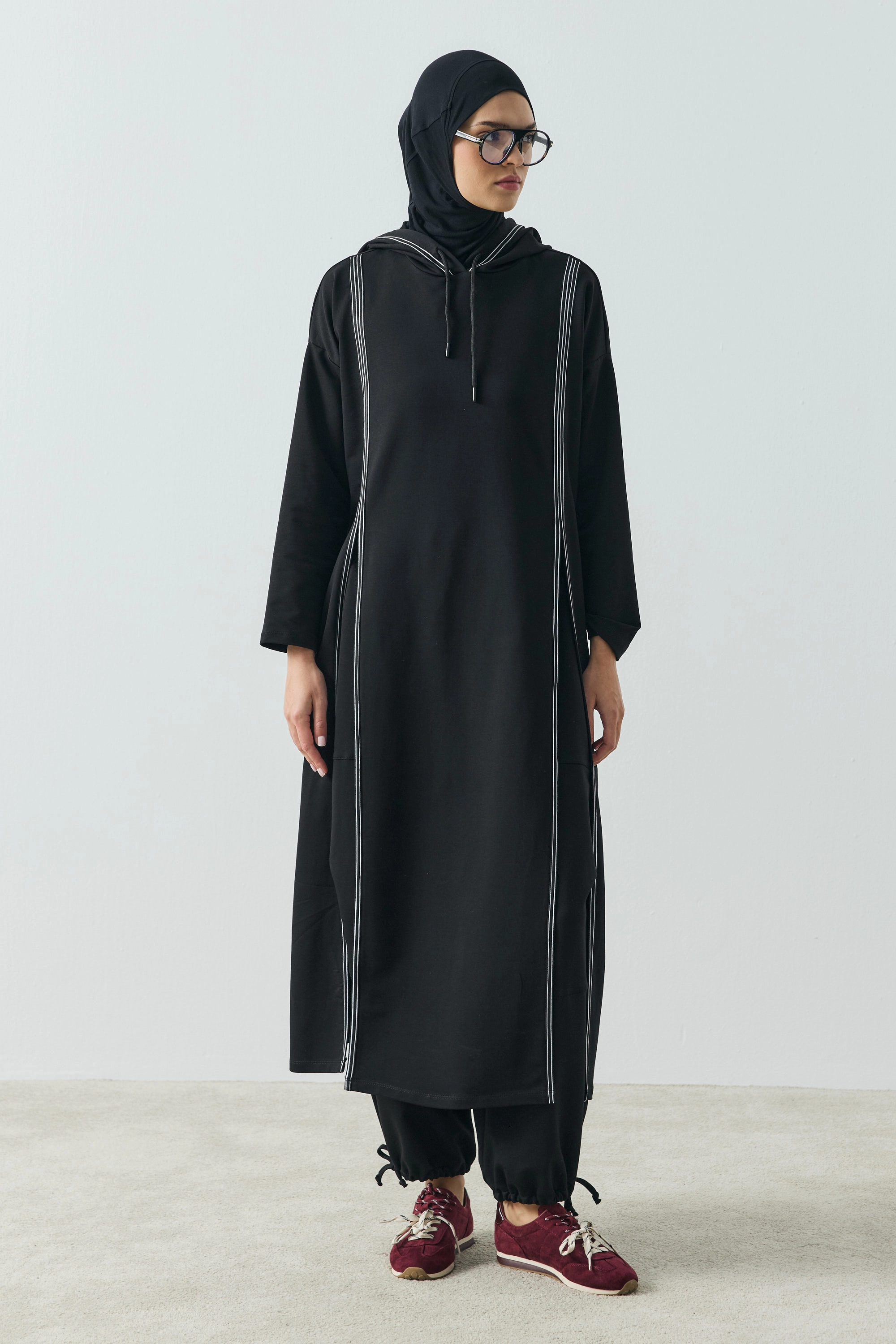 Qanu Colette Yırtmaçlı Sweatshirt Siyah