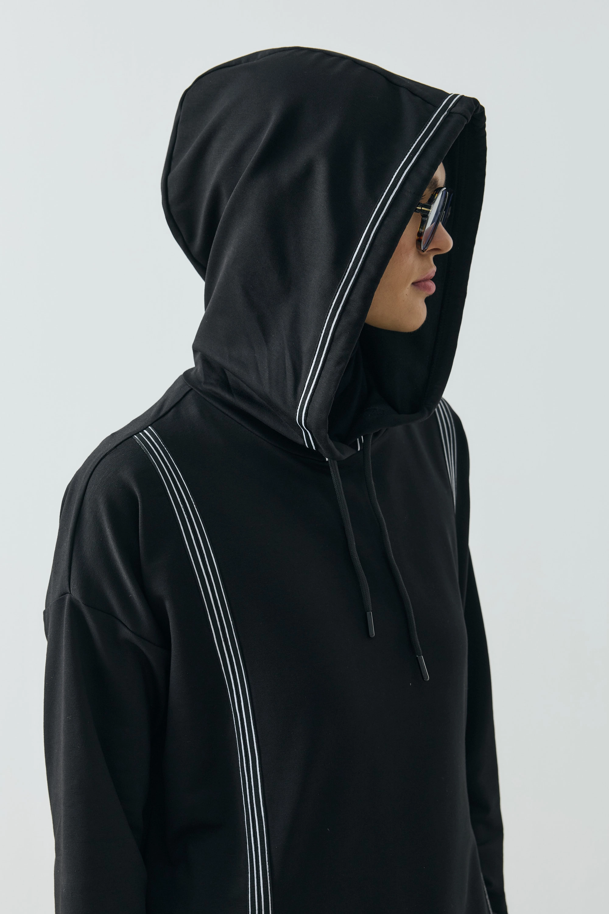 Qanu Colette Yırtmaçlı Sweatshirt Siyah
