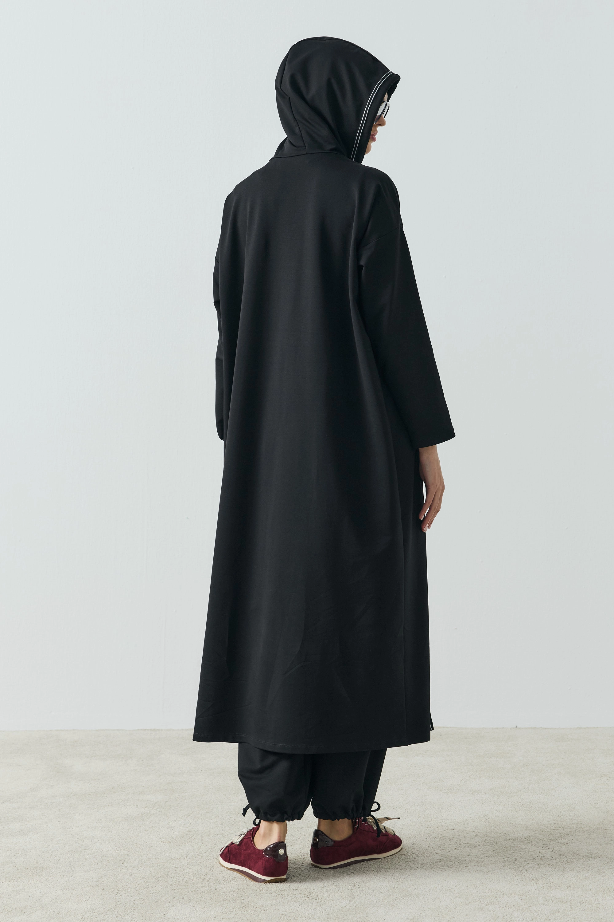 Qanu Colette Yırtmaçlı Sweatshirt Siyah