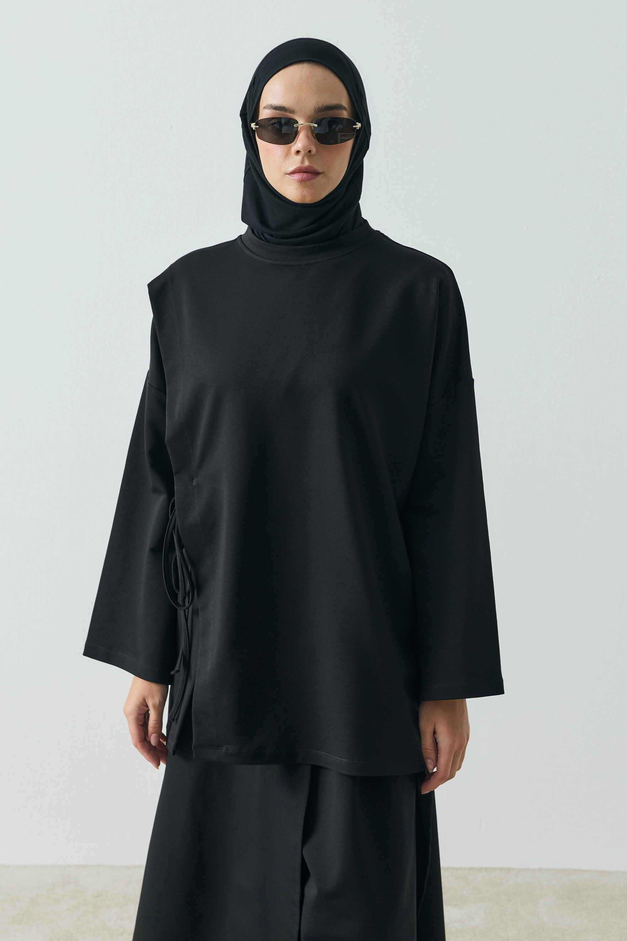 Qanu Elva Yırtmaçlı T-Shirt Siyah