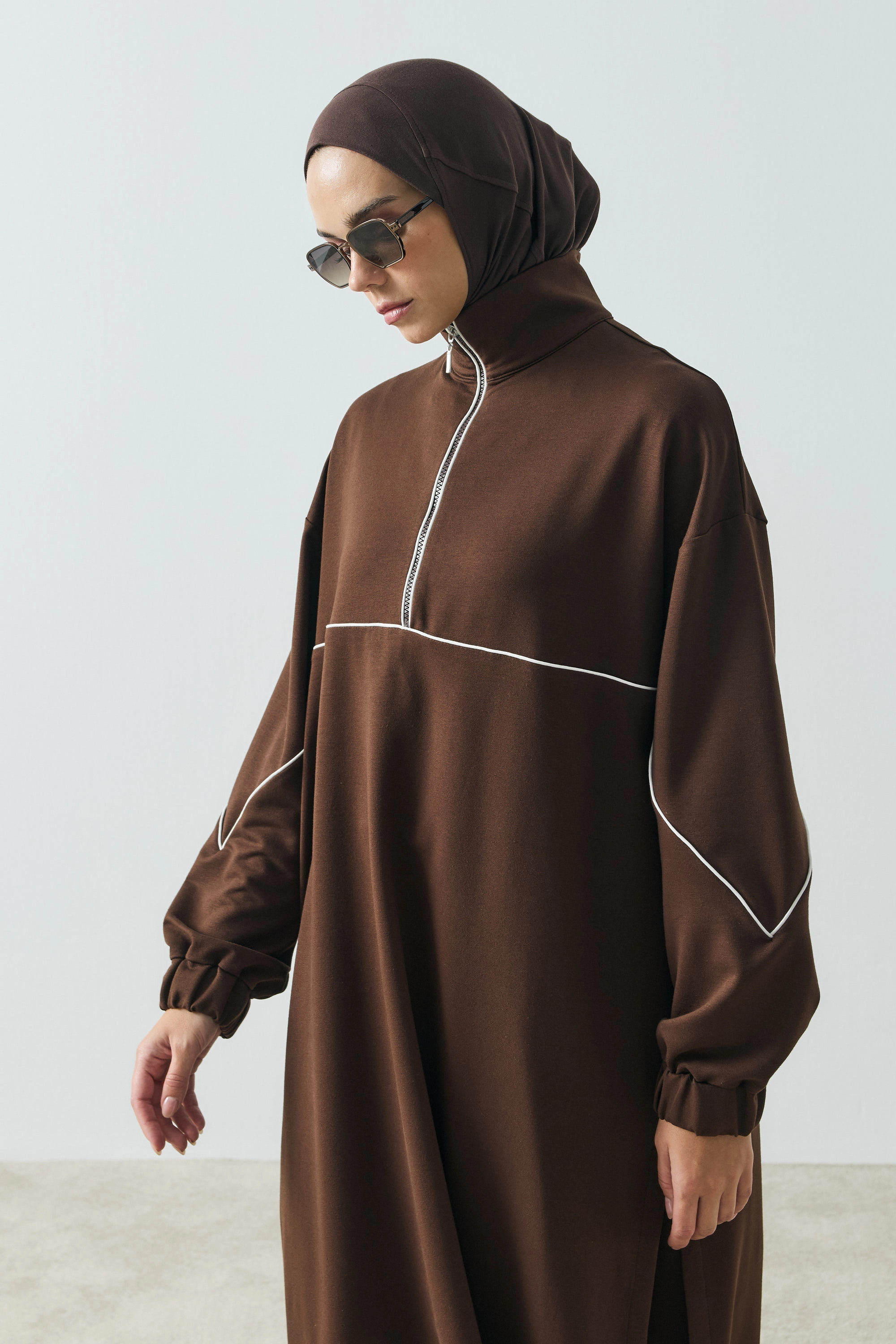 Qanu Liva Yırtmaçlı Sweat Elbise Kahverengi