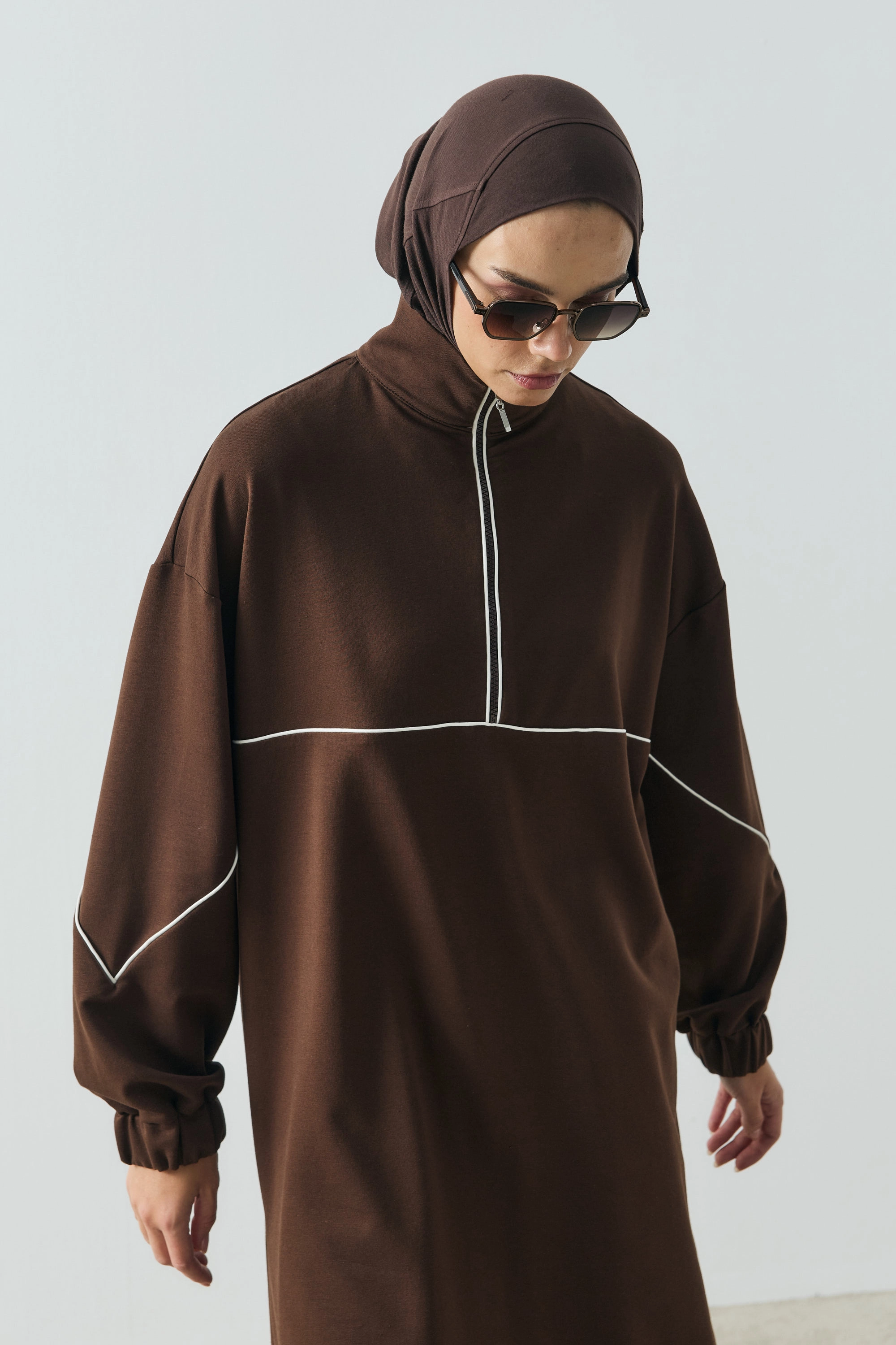 Qanu Liva Yırtmaçlı Sweat Elbise Kahverengi