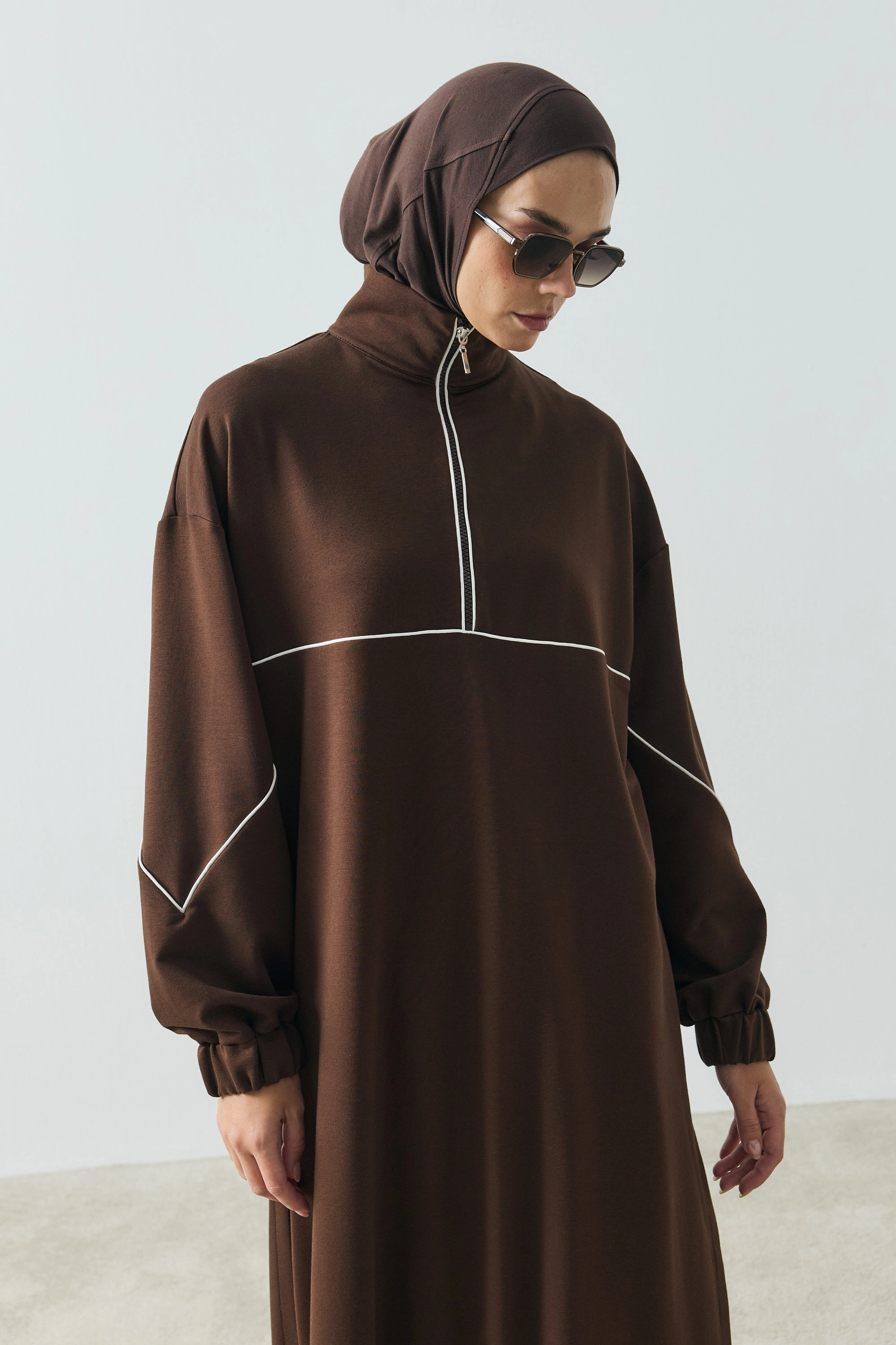 Qanu Liva Yırtmaçlı Sweat Elbise Kahverengi