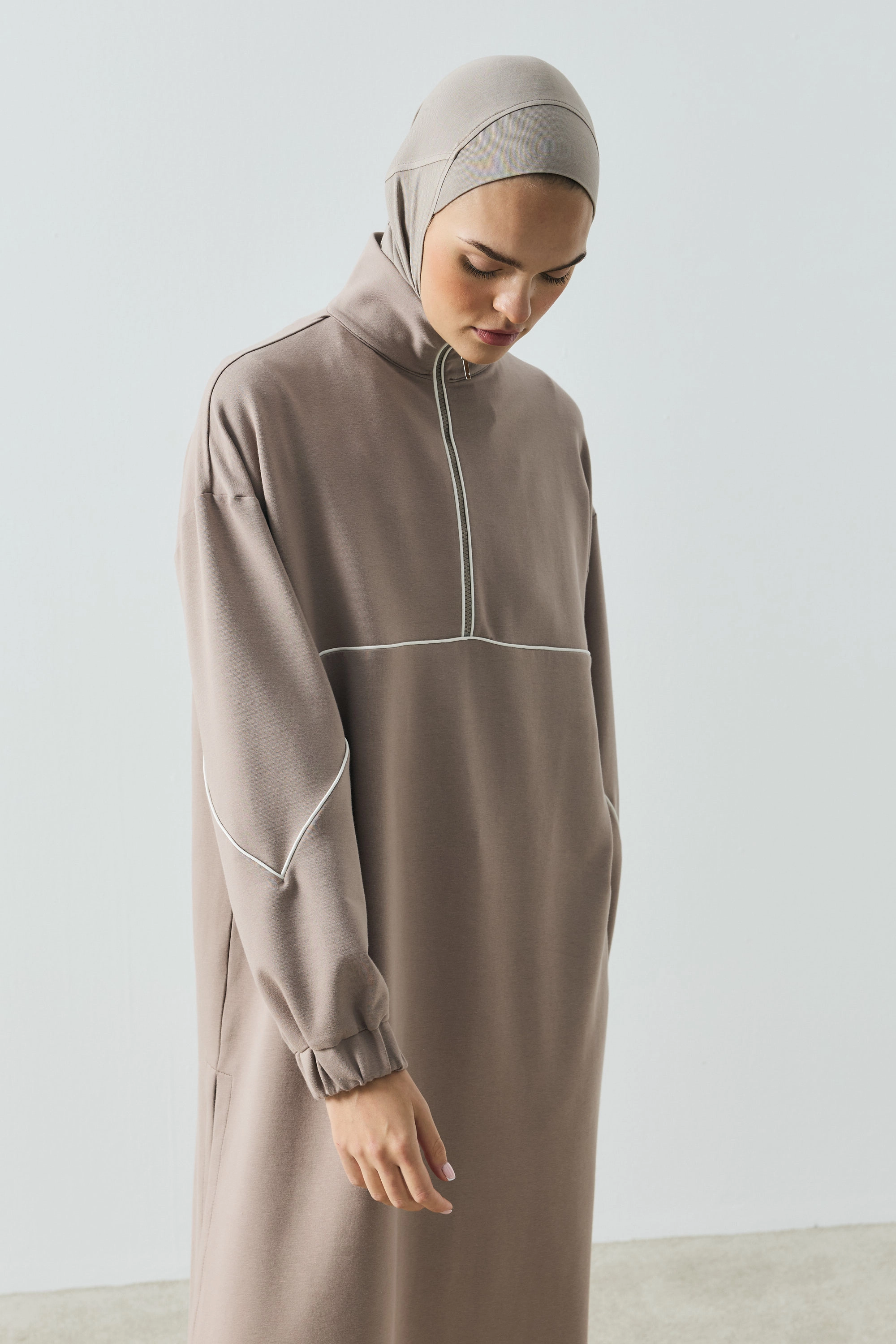 Qanu Liva Yırtmaçlı Sweat Elbise Vizon